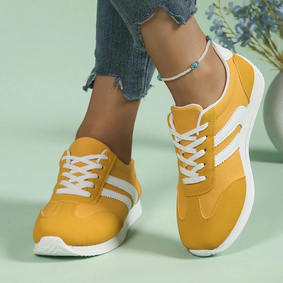 Lisa - Comfortable Walking Sneakers