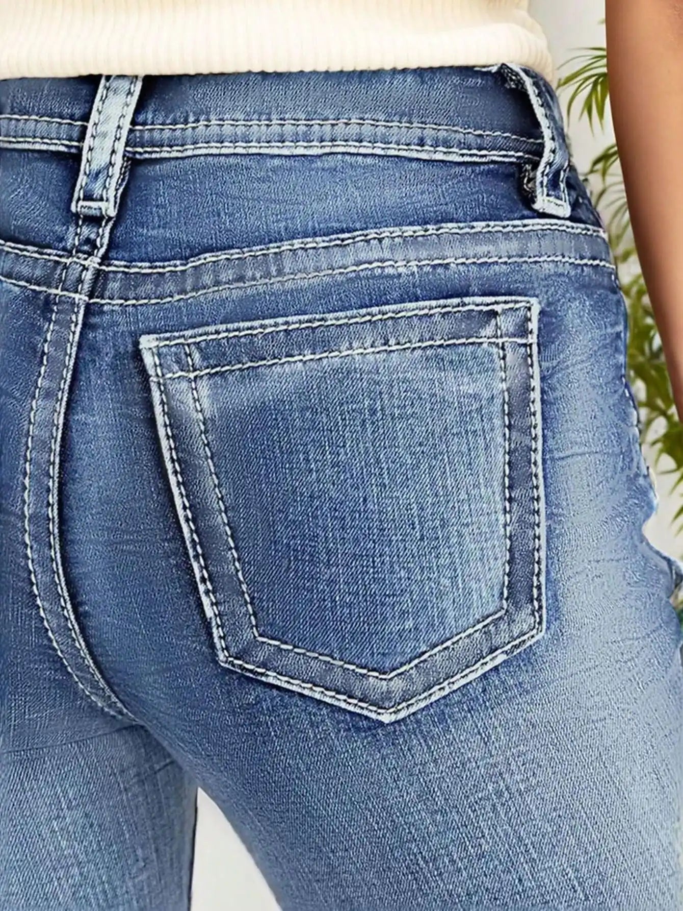 Lucia - Casual Button Pocket Jeans