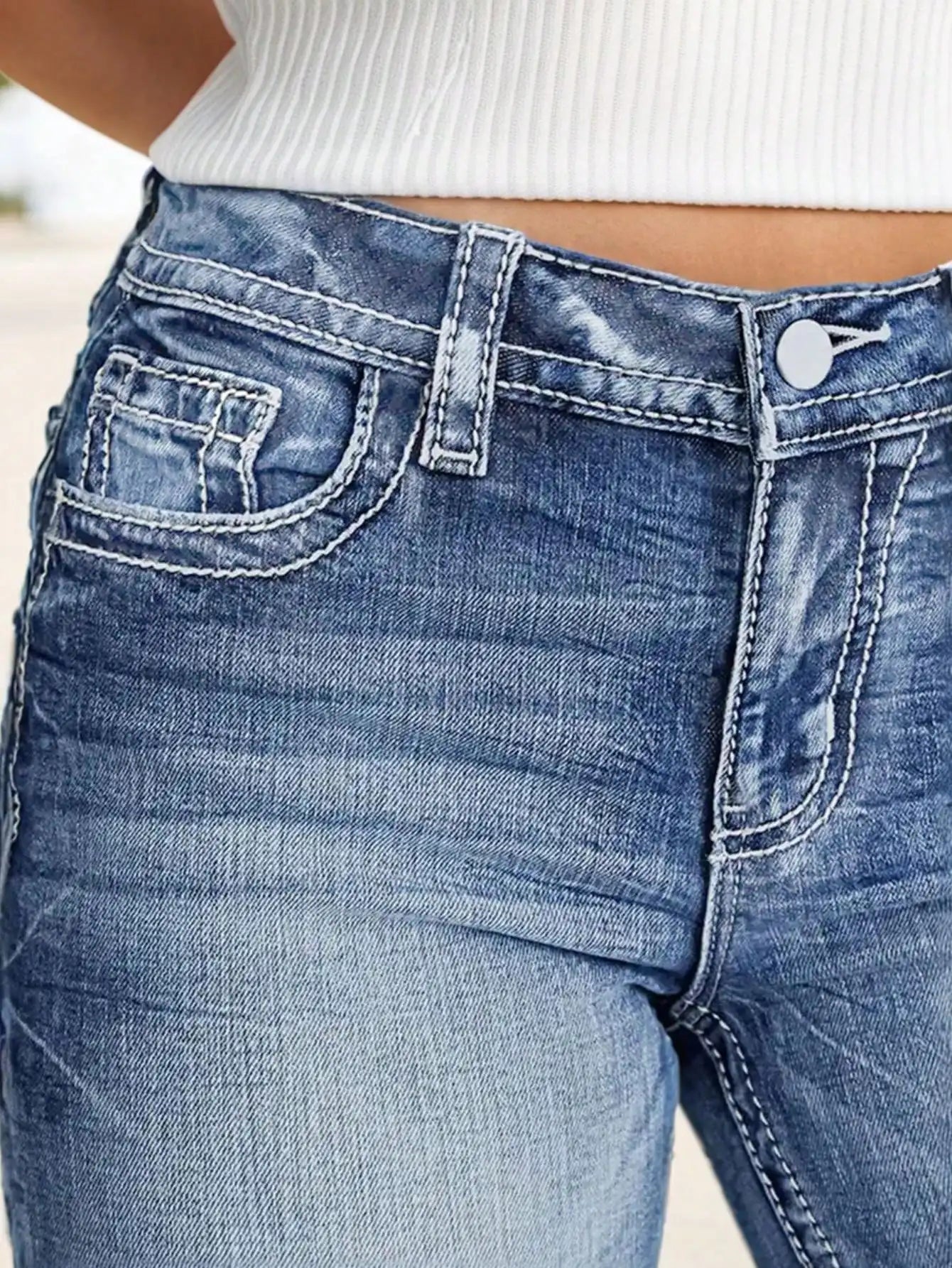Lucia - Casual Button Pocket Jeans