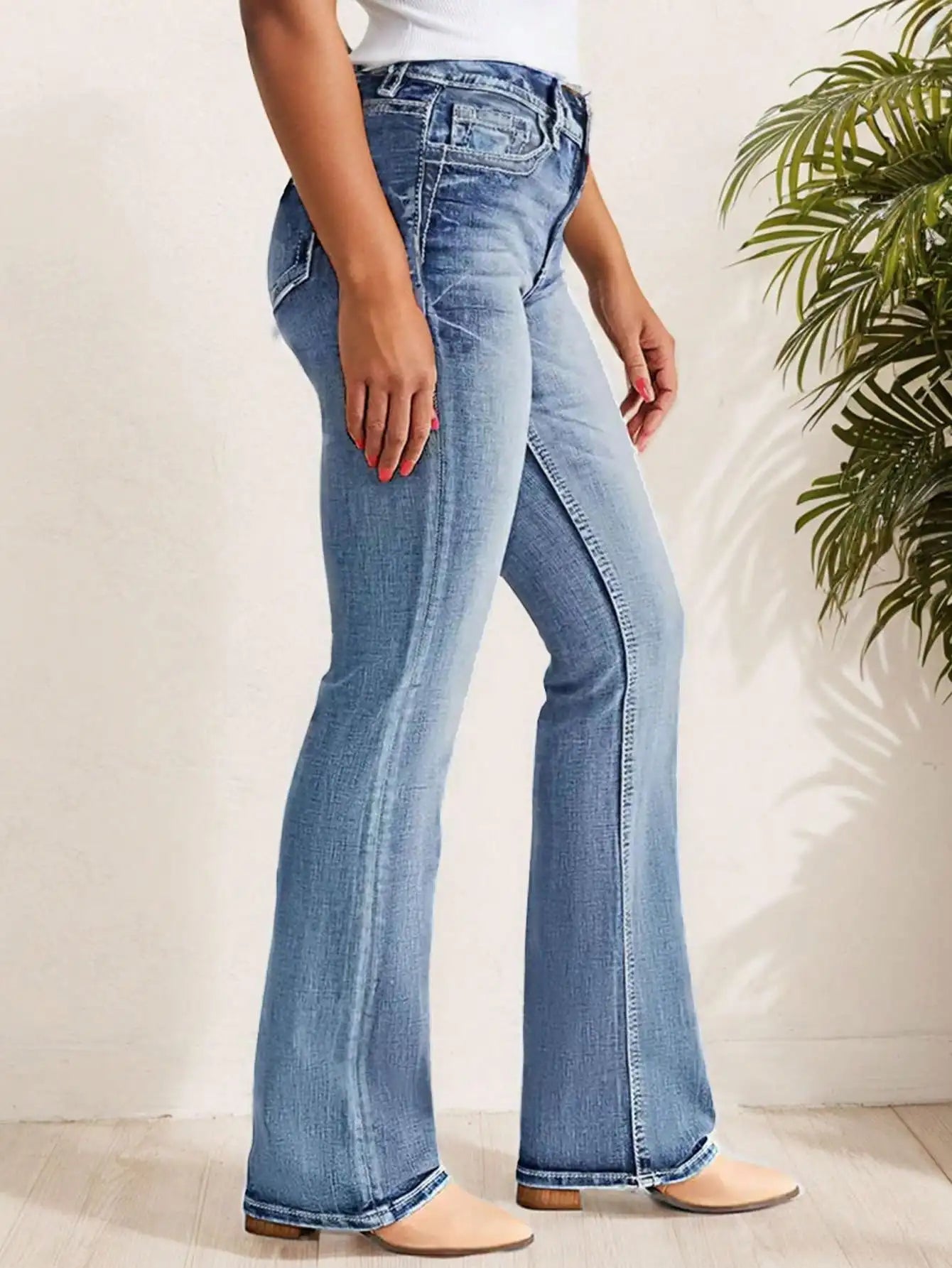Lucia - Casual Button Pocket Jeans