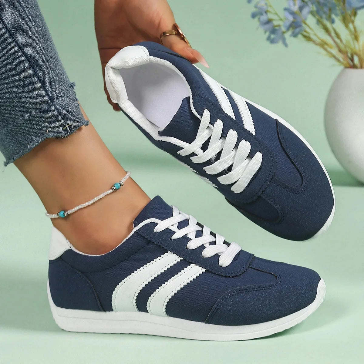 Lisa - Comfortable Walking Sneakers